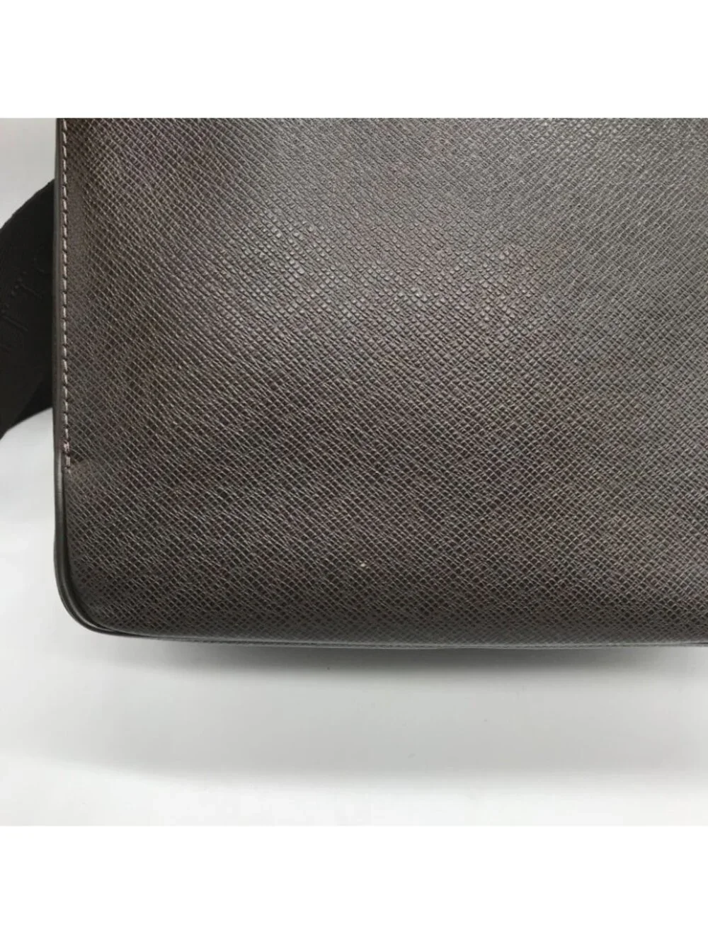 Louis Vuitton Taiga Shoulder Bag